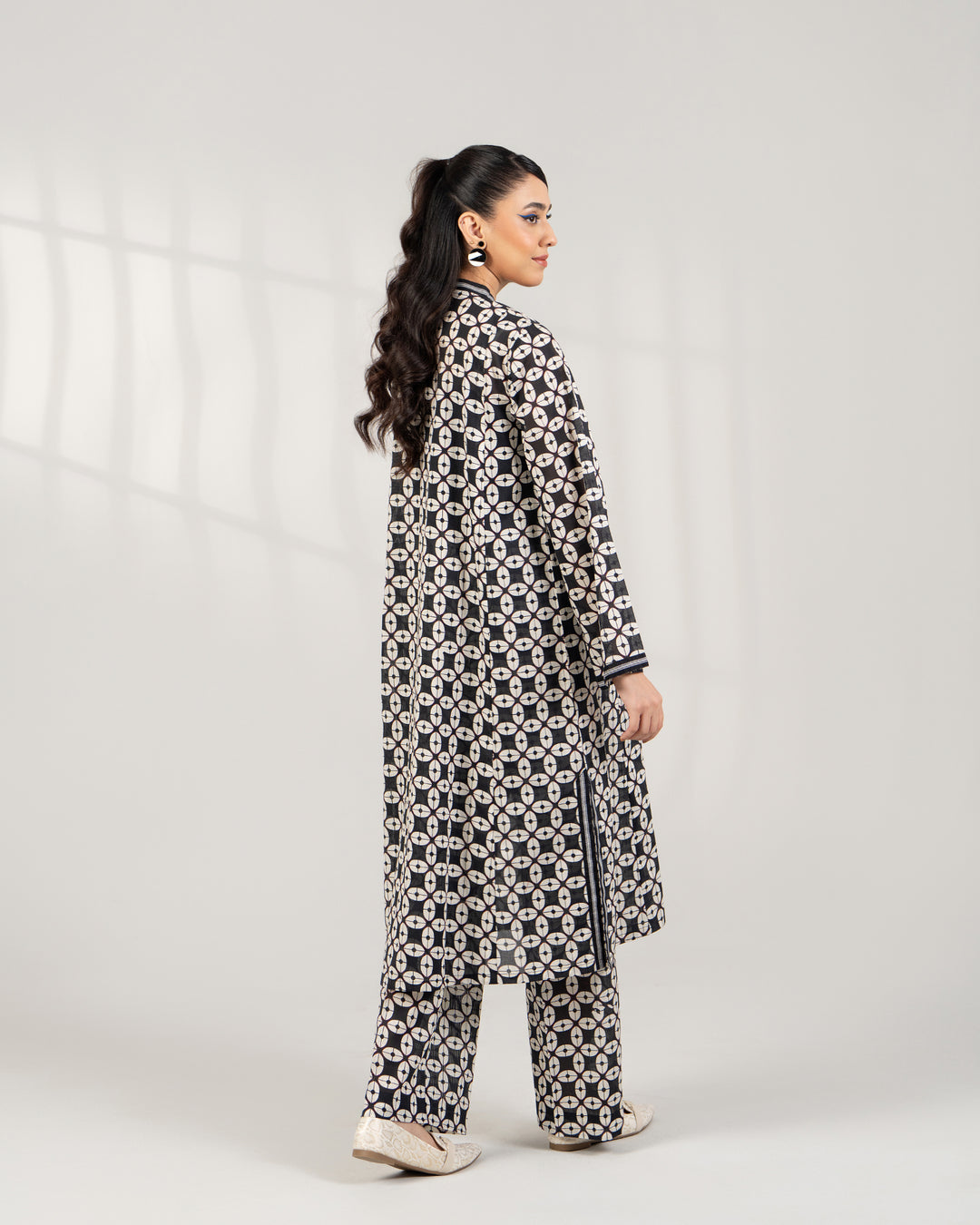 2 Piece - Printed Khaddar Suit Unstitched | UNFF-005