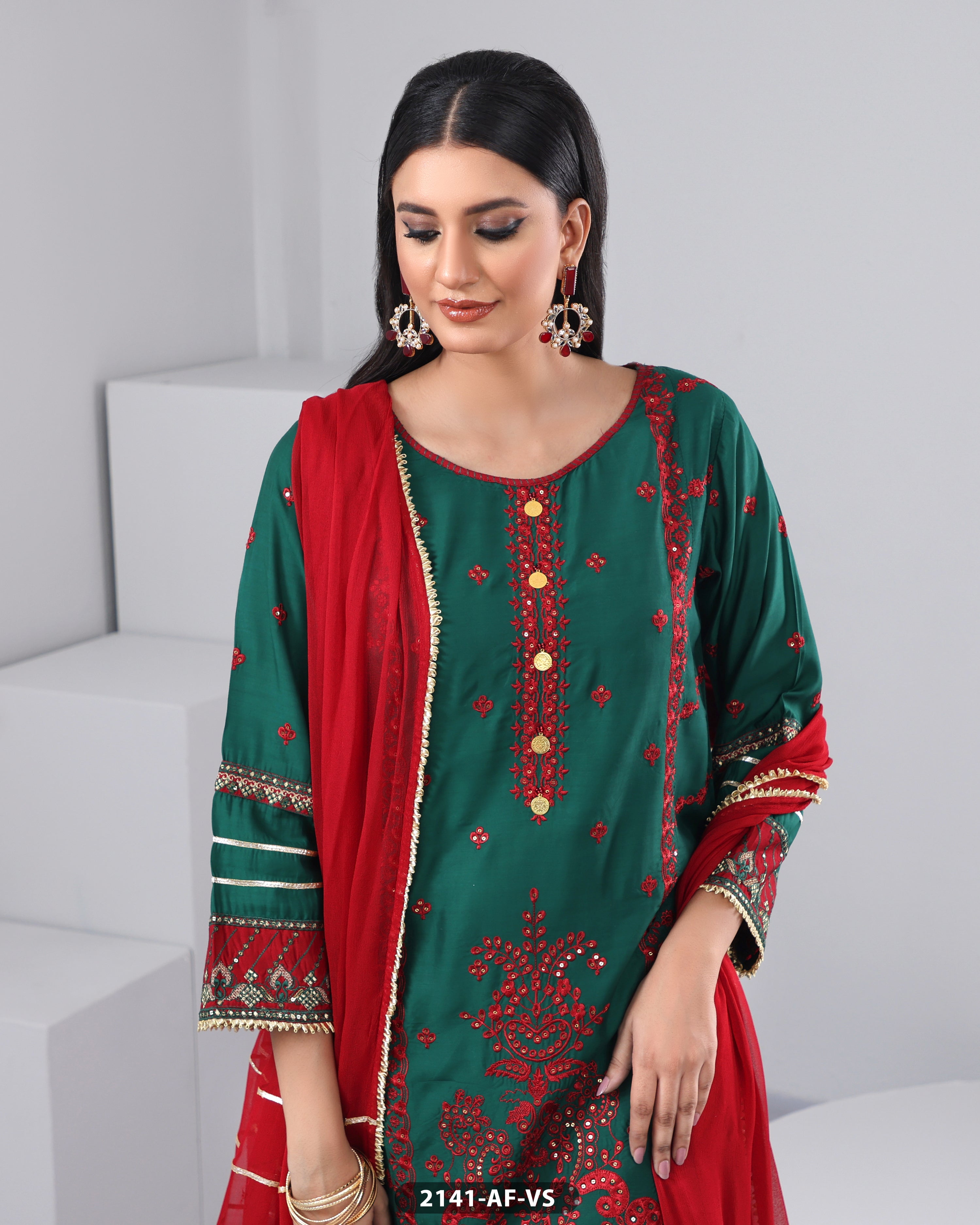 Casual 3 Piece Viscose Thread Embroidered Suit with Crinkle Chiffon Dupatta